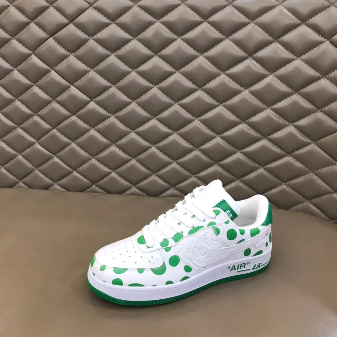 Men's shoes 💰p420 "*OUIS *UITTO*x" x OFF-WHITE x Nike tripartite collaboration! Yayoi Kusama's collaboration series is a trendy men's casual sports shoe with unrivaled color matching. The design idea basically continues the style of THE TEN. The Swoosh line and tongue label have a very familiar visual effect, and are both fashionable and trendy! A must-have for fashionistas! The effect on your feet is absolutely stunning!  Size: 38-45